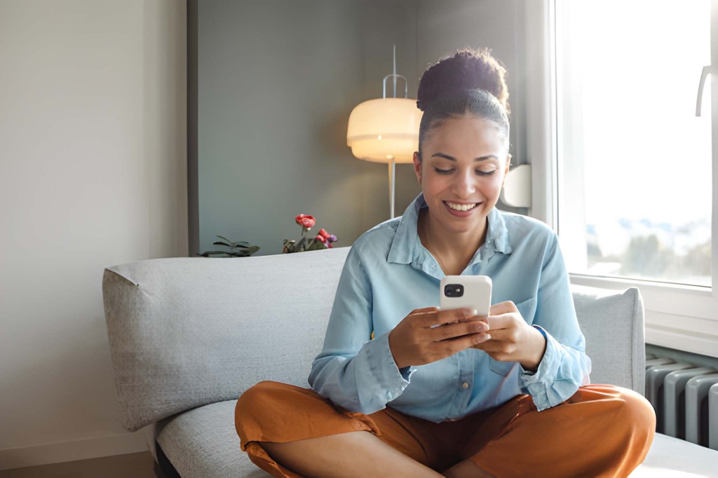 Customer using a smartphone while ALY AI responds to product questions